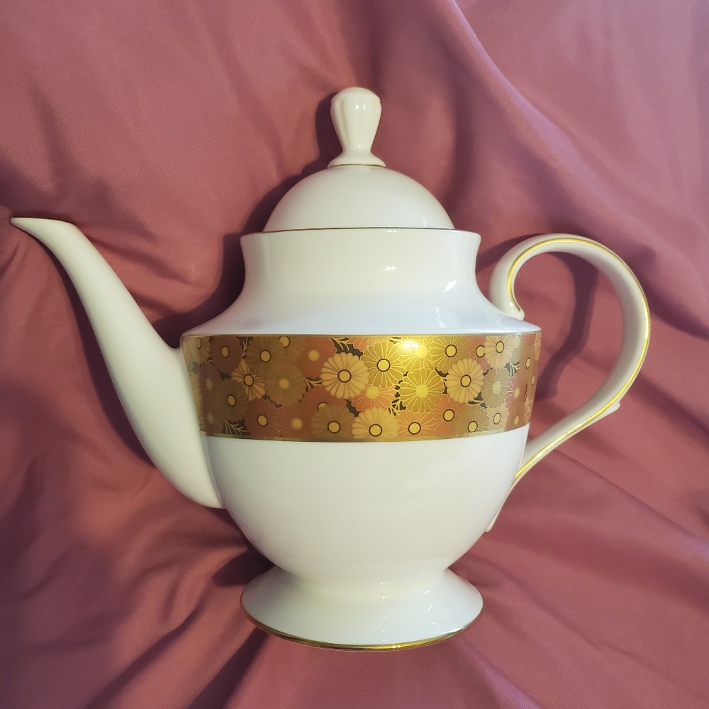 Lenox tea/coffee pot